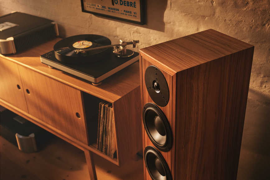 dynaudio_heritagecollection_contourlegacy_03.png