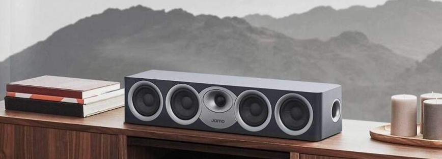 jamo_s7_17hcs_lifestyle.png
