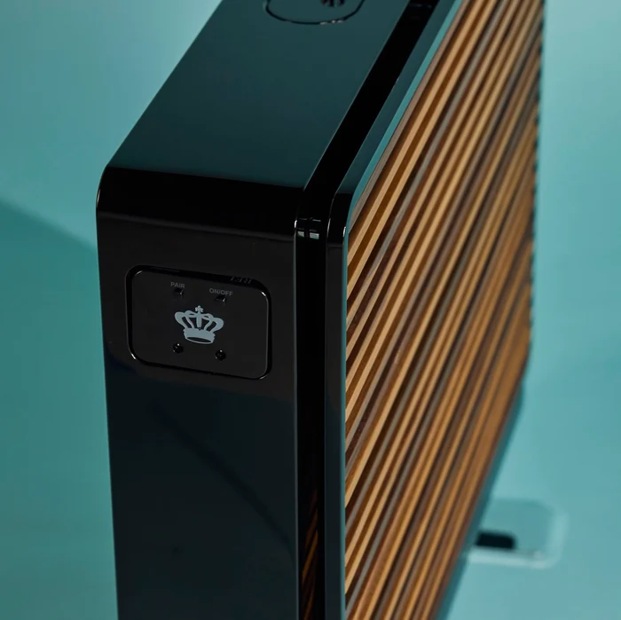 pl2_black_wood_grill_blue_sweep_v1.png