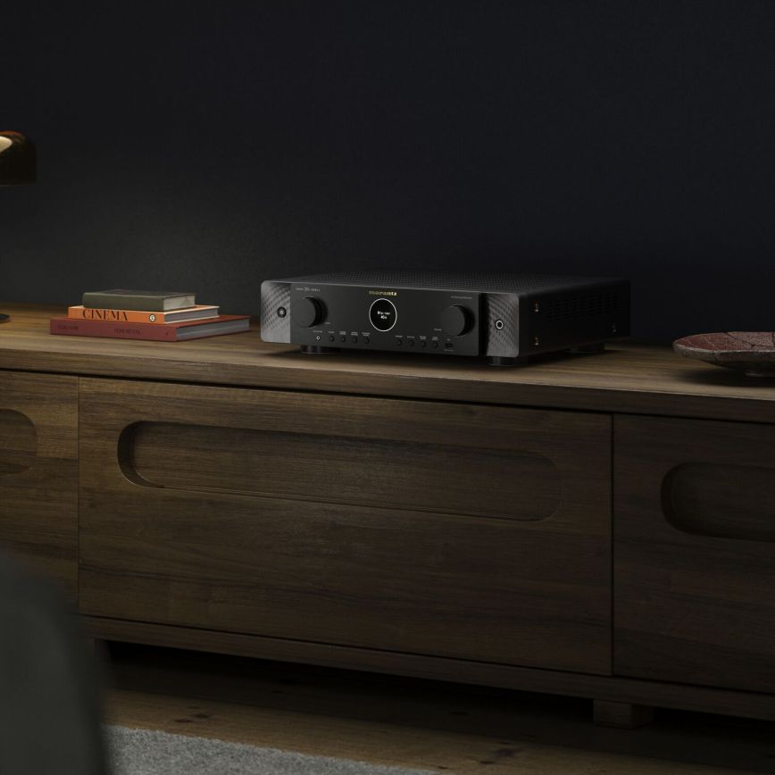 mobile_marantz_cinema_70s_series_2_black_lifestyle1.jpg