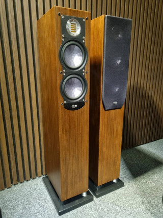 Elac FS 247 hos Hifi-Punkten.se